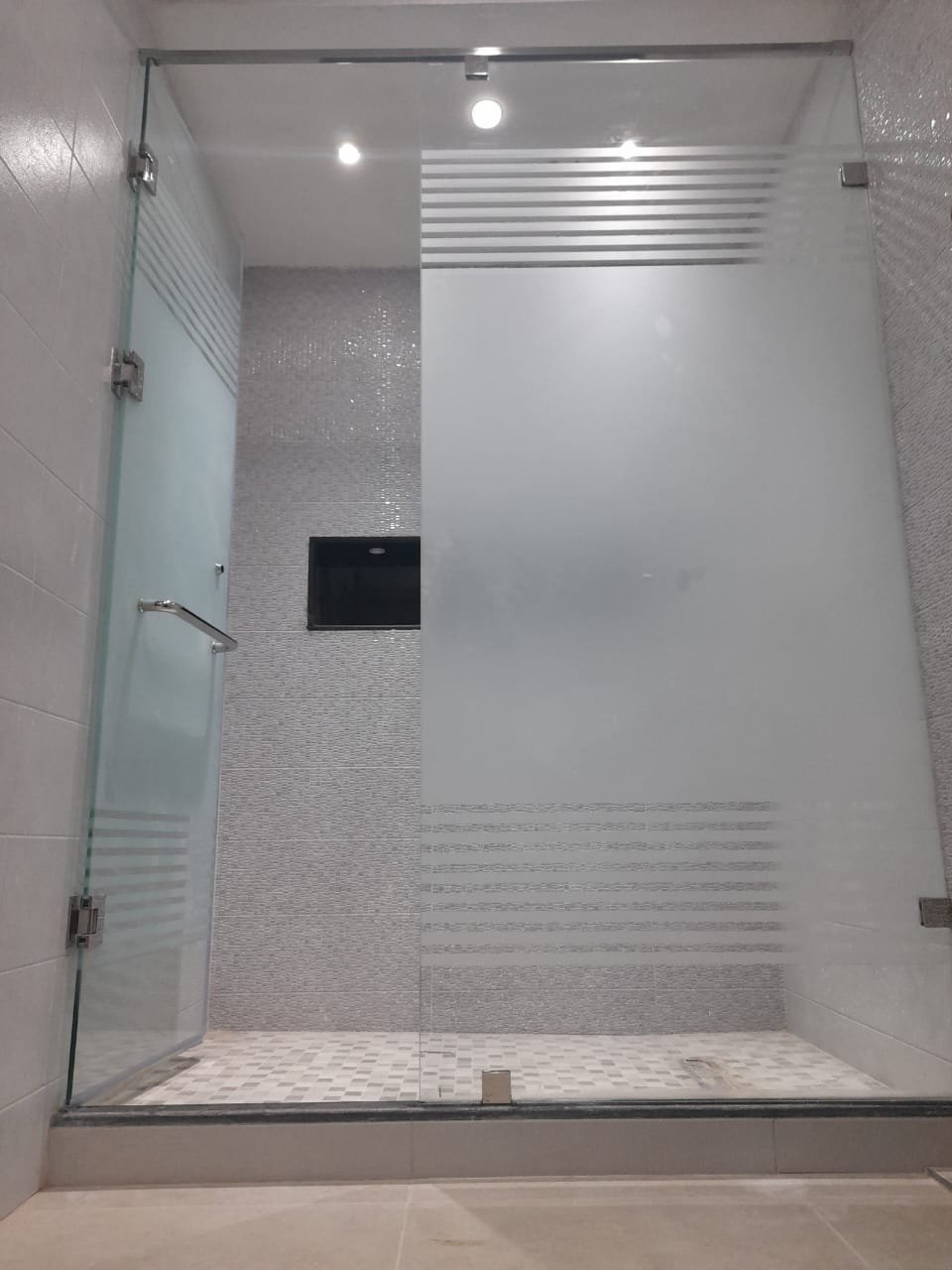 Douche à l'italienne, faïence cannelée